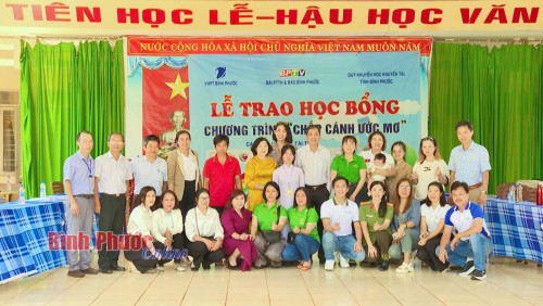 "Chắp cánh ước mơ" trao học bổng 200 triệu đồng