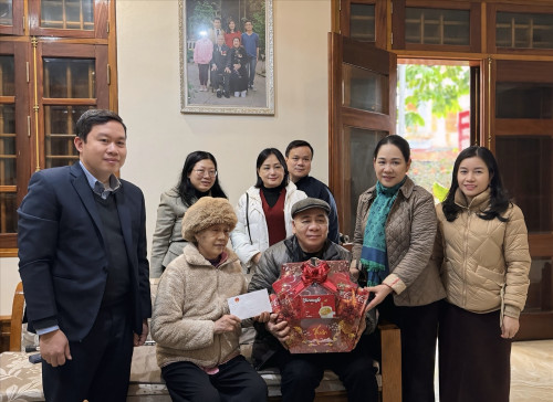 Thứ trưởng Nông Thị Hà thăm, chúc Tết các nguyên Lãnh đạo là người DTTS tại Lào Cai