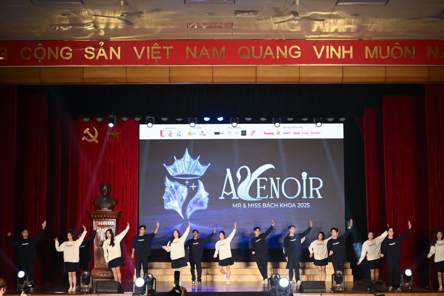  Opening Stage của Top 16 - Đồng diễn 'This Is Me' 