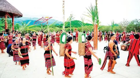 Đồng bào Pa Cô, Tà Ôi tái hiện lễ hội mừng lúa mới ở A Lưới